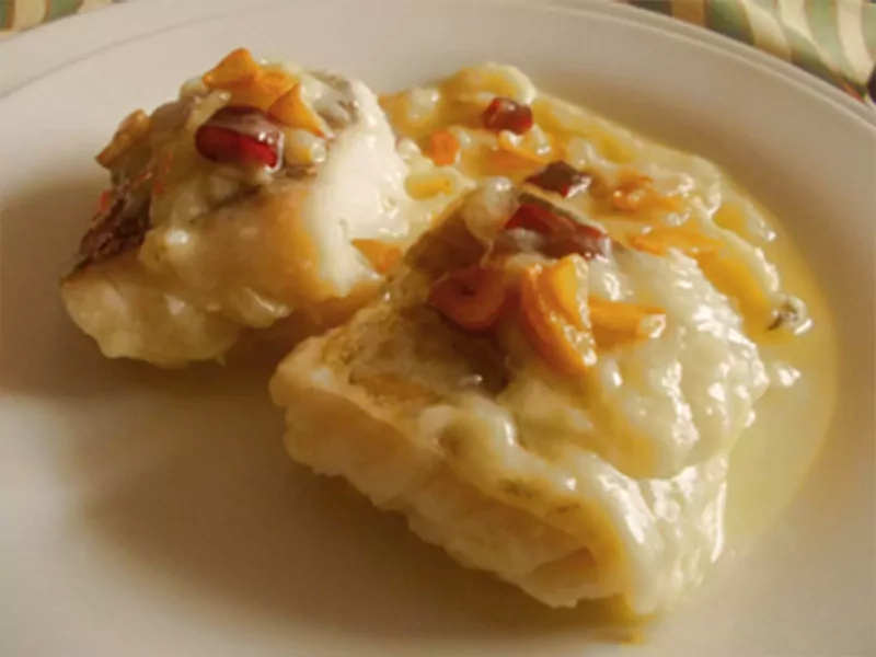 Plato de bacalao fotografiado con el móvil, sin preparación ni buena luz