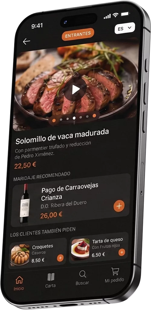 Carta digital de Fenómenus en un móvil, mostrando un solomillo con vídeo, su precio y el vino recomendado
